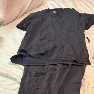 Dickies Black V-Neck Scrub Set Men’s Large